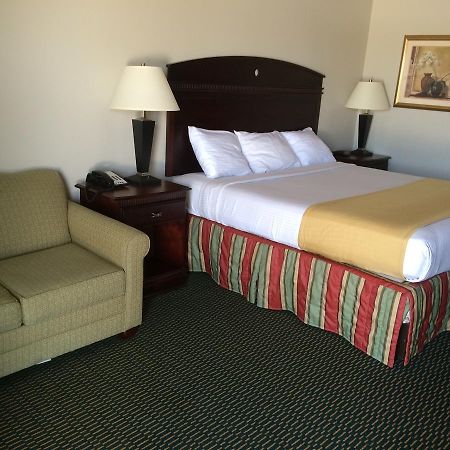 Express Inn Wharton Bagian luar foto