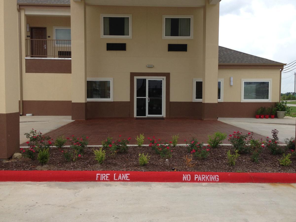 Express Inn Wharton Bagian luar foto