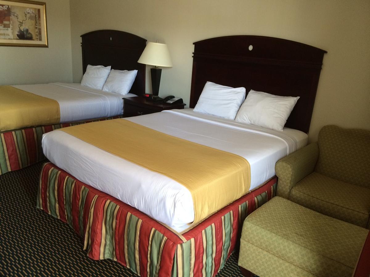 Express Inn Wharton Bagian luar foto