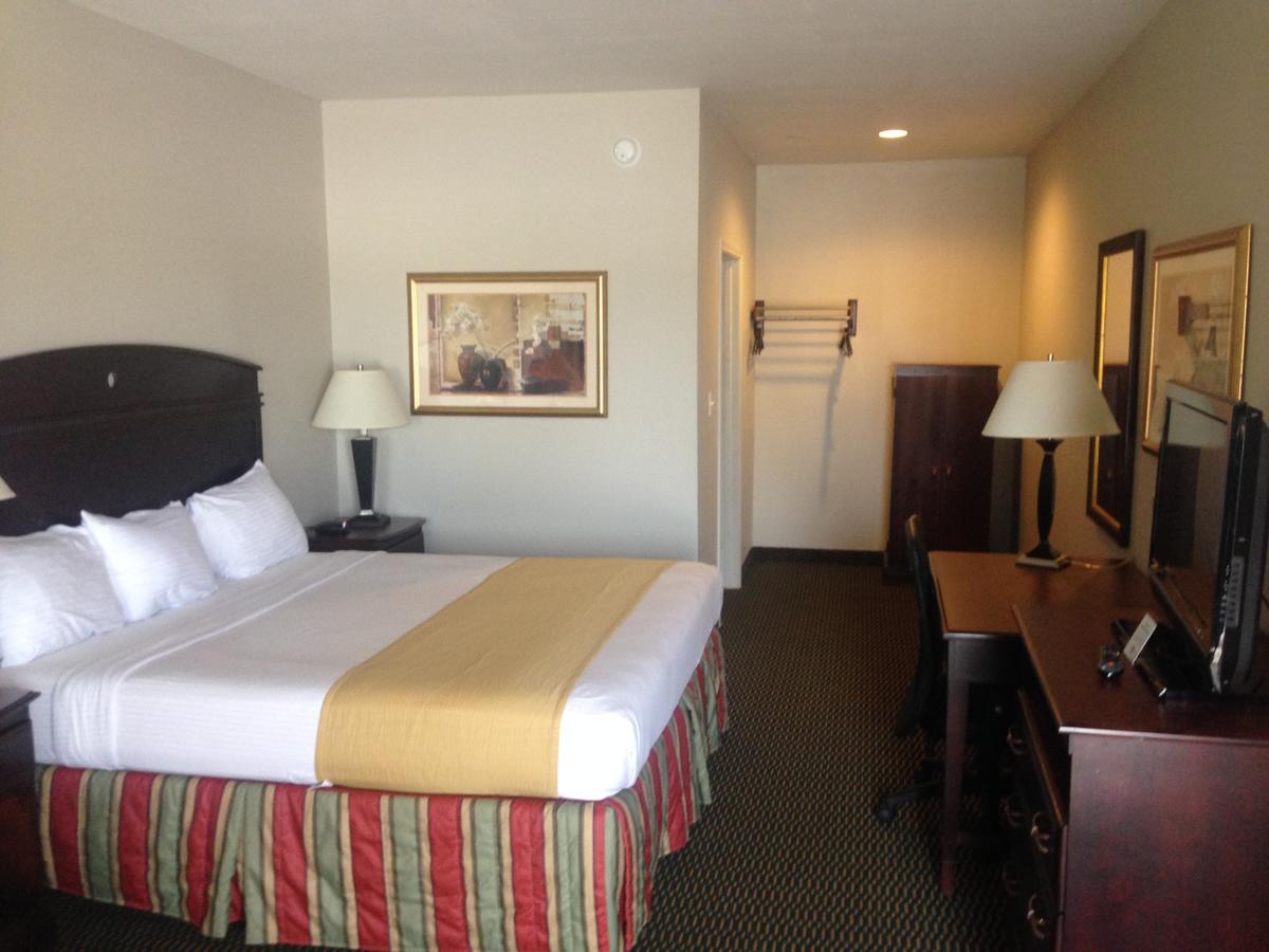 Express Inn Wharton Bagian luar foto