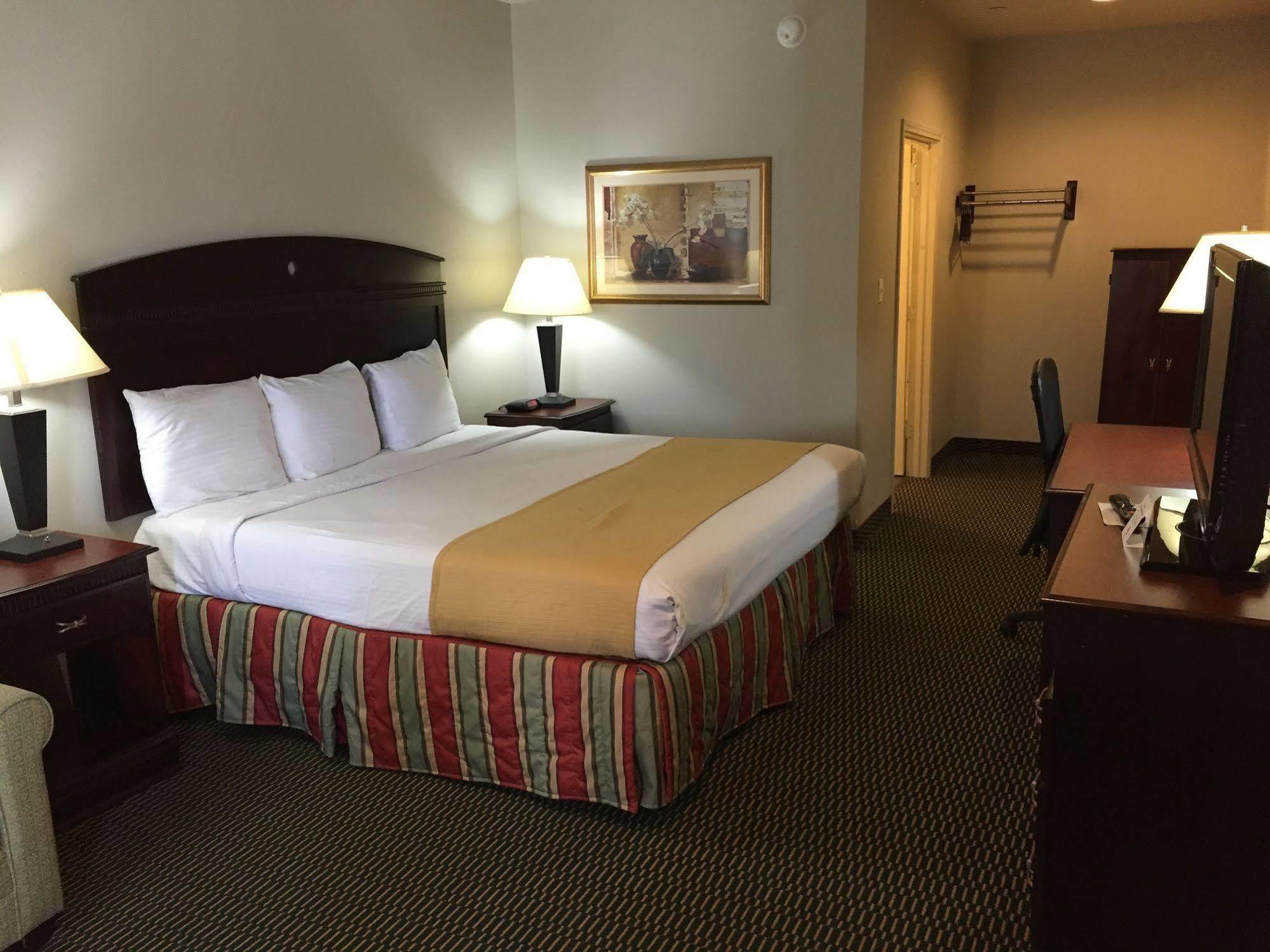 Express Inn Wharton Bagian luar foto