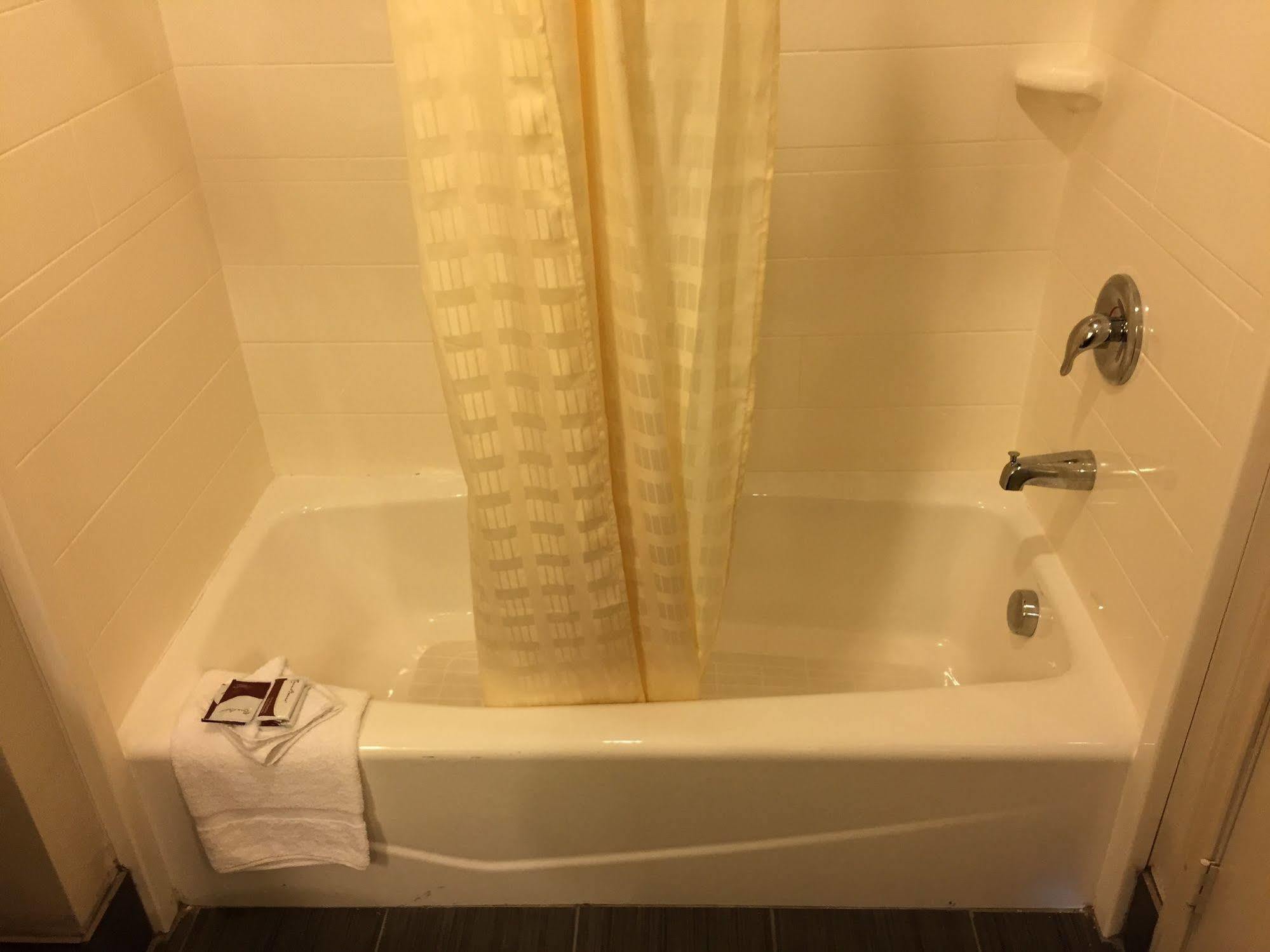 Express Inn Wharton Bagian luar foto